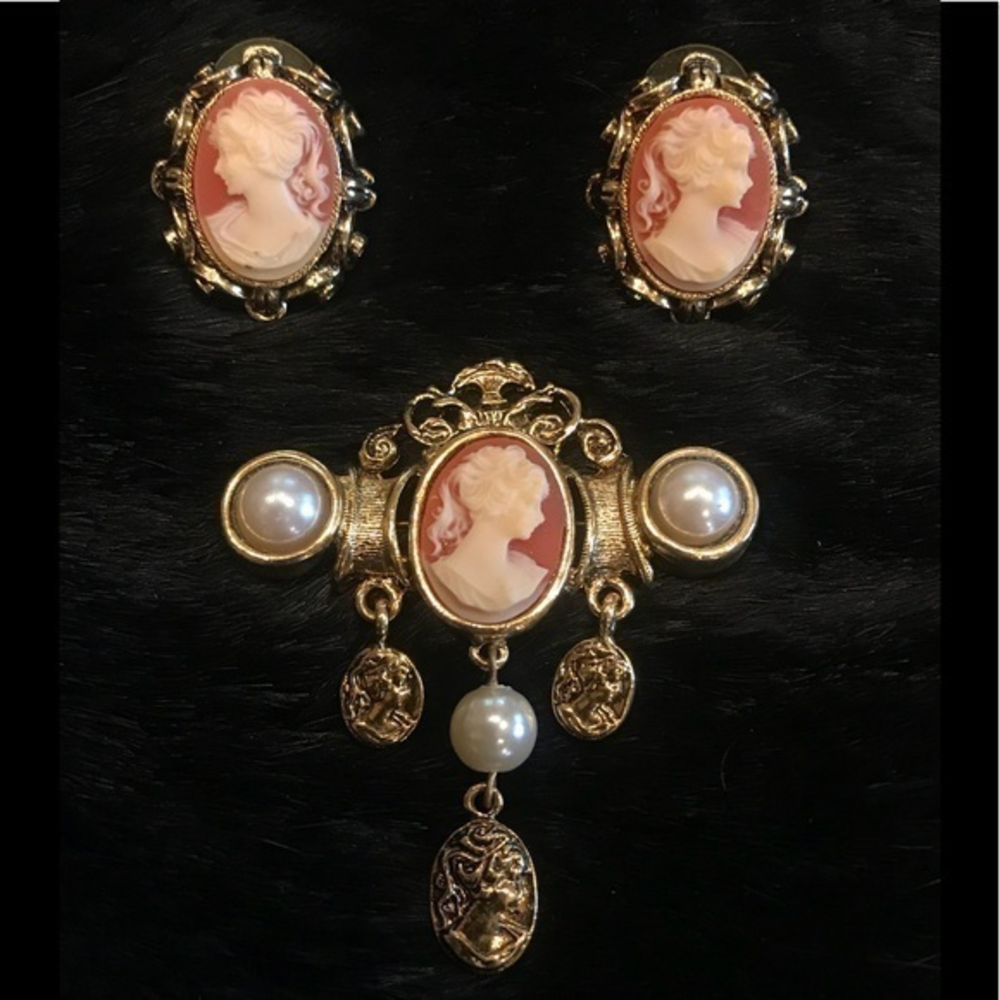 3 piece CAMEO VINTAGE SET Brooch and Earring Set of 3